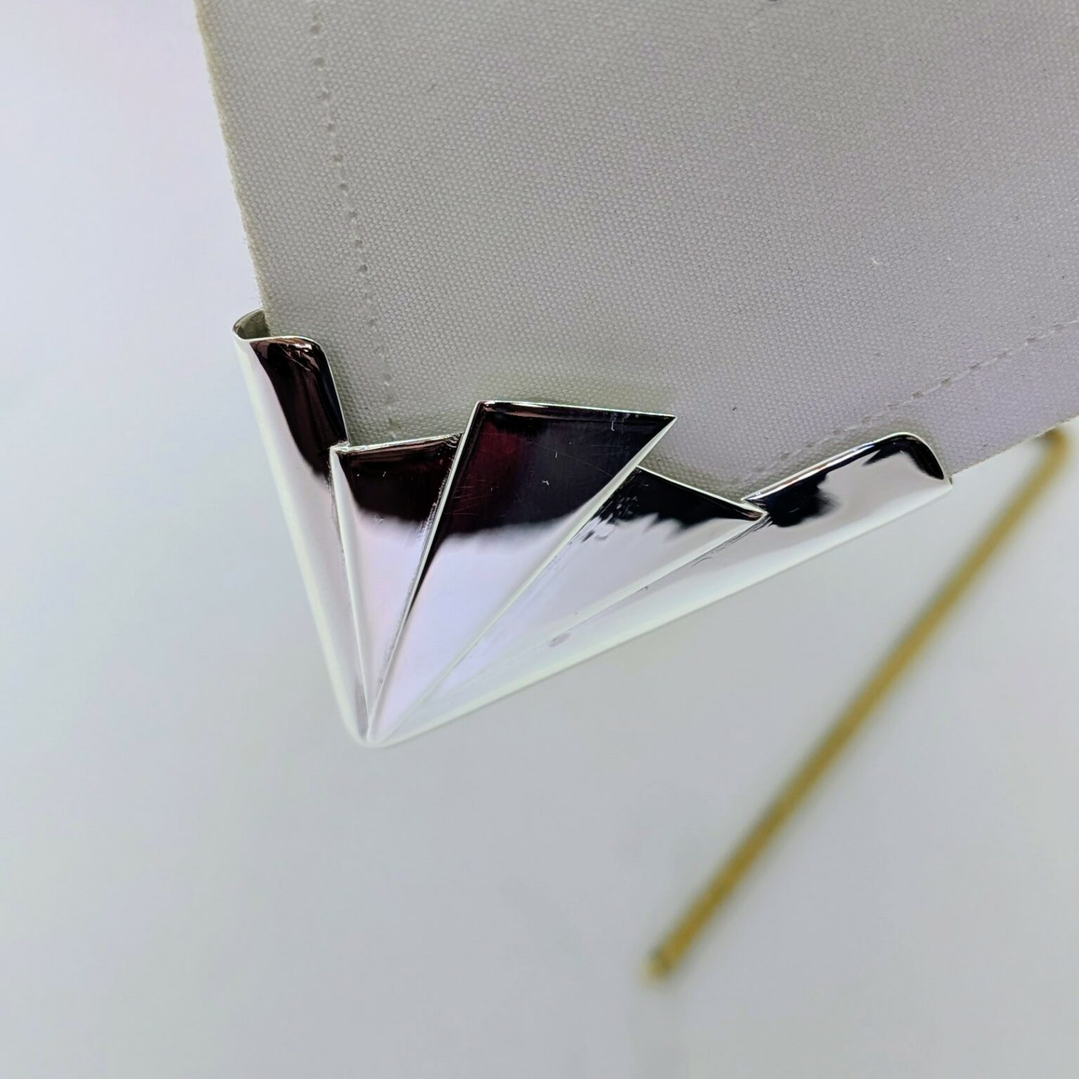 Bijou de col triangle